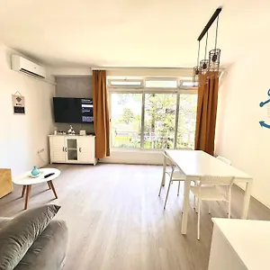  Apartament - 50m From The With Free Parking
